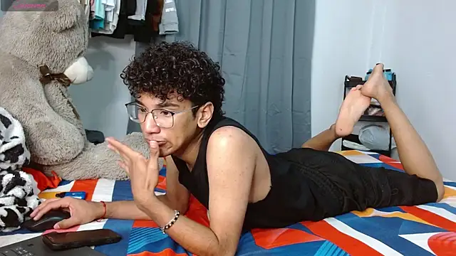 Snapshot of harrytwink18 chatting on February 9, 2026, 2:59 pm harrytwink18 online show from February 9, 2026, 2:59 pm