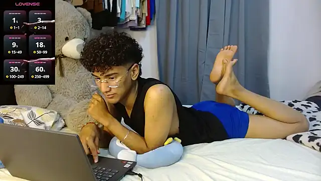 Snapshot of harrytwink18 chatting on April 15, 2026, 7:07 pm harrytwink18 online show from April 15, 2026, 7:07 pm