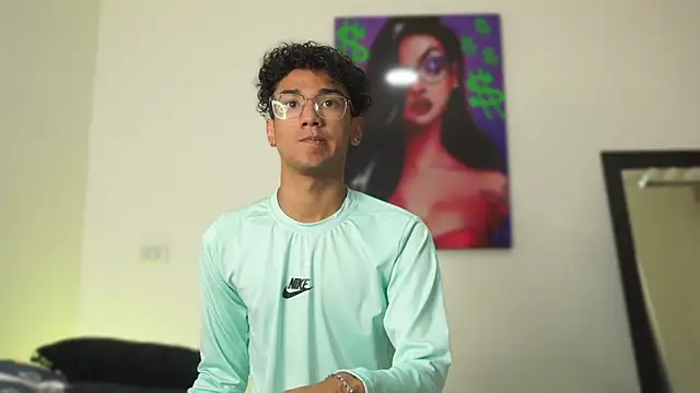 Snapshot of harrytwink18 chatting on December 10, 2024, 1:22 pm harrytwink18 online show from December 10, 2024, 1:22 pm