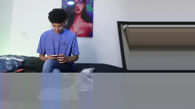 Snapshot of harrytwink18 chatting on December 23, 2024, 1:24 pm harrytwink18 online show from December 23, 2024, 1:24 pm