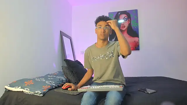 Snapshot of harrytwink18 chatting on March 19, 2025, 1:29 pm harrytwink18 online show from March 19, 2025, 1:29 pm