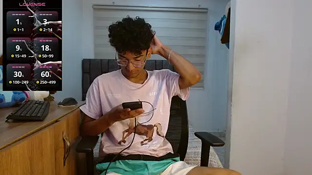 Snapshot of harrytwink18 chatting on September 15, 2025, 3:23 pm harrytwink18 online show from September 15, 2025, 3:23 pm