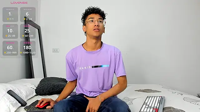 Snapshot of harrytwink18 chatting on December 17, 2025, 2:55 pm harrytwink18 online show from December 17, 2025, 2:55 pm