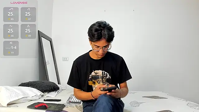 Snapshot of harrytwink18 chatting on December 19, 2025, 1:35 pm harrytwink18 online show from December 19, 2025, 1:35 pm