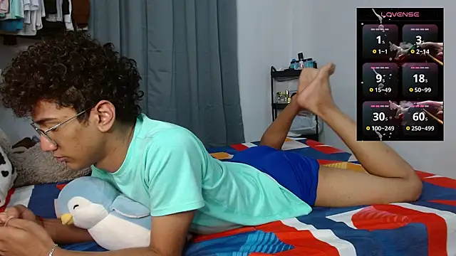 Snapshot of harrytwink18 chatting on February 5, 2026, 9:27 am harrytwink18 online show from February 5, 2026, 9:27 am