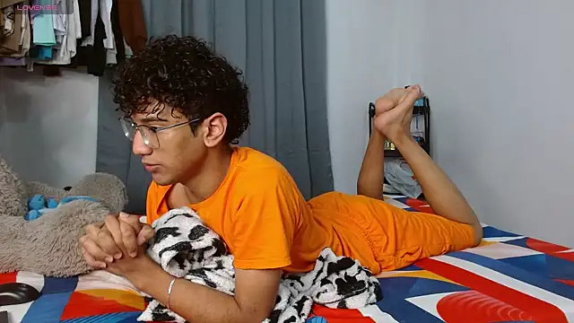 Snapshot of harrytwink18 chatting on February 4, 2026, 4:40 am harrytwink18 online show from February 4, 2026, 4:40 am