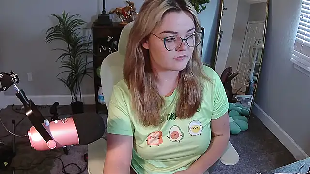 Snapshot of rodeobrii chatting on December 18, 2025, 2:43 pm rodeobrii online show from December 18, 2025, 2:43 pm