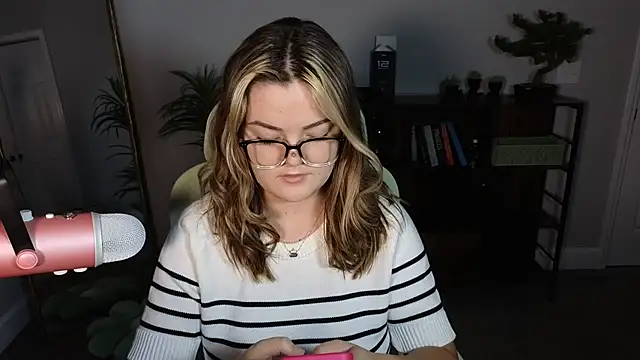 Snapshot of rodeobrii chatting on October 10, 2025, 1:28 am rodeobrii online show from October 10, 2025, 1:28 am