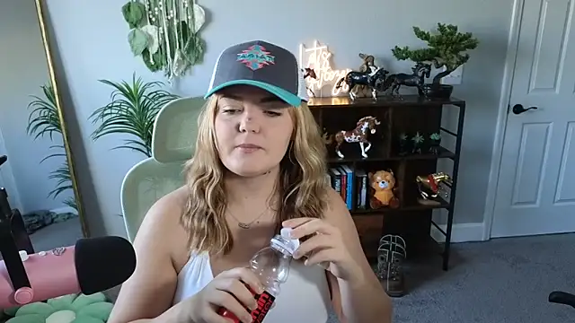 Snapshot of rodeobrii chatting on October 28, 2025, 9:14 pm rodeobrii online show from October 28, 2025, 9:14 pm