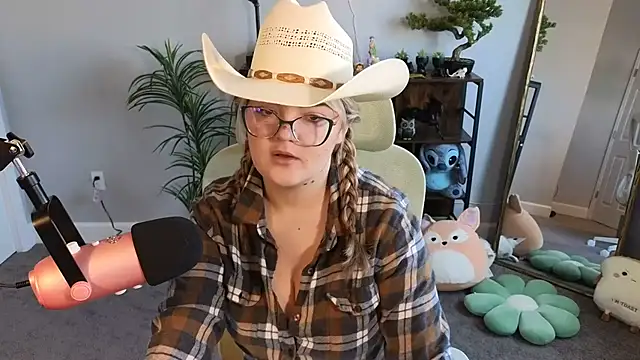 Snapshot of rodeobrii chatting on December 3, 2025, 8:30 pm rodeobrii online show from December 3, 2025, 8:30 pm