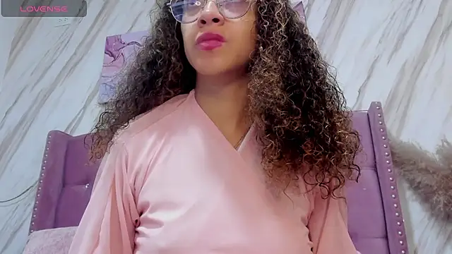 Snapshot of Hanna_Corne chatting on December 27, 2024, 11:50 am Hanna Corne online show from December 27, 2024, 11:50 am