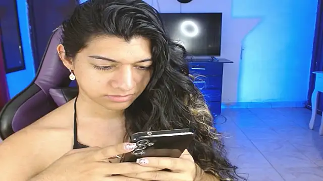 engielphoenis14 online show from February 5, 2026, 12:06 am