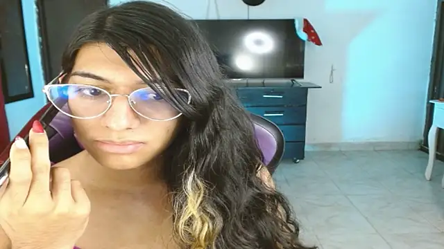 Snapshot of engielphoenis14 chatting on December 15, 2025, 9:42 pm engielphoenis14 online show from December 15, 2025, 9:42 pm