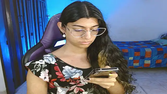 Snapshot of engielphoenis14 chatting on December 3, 2025, 2:34 am engielphoenis14 online show from December 3, 2025, 2:34 am