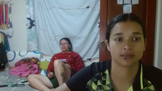 Snapshot of clayre_and_jill chatting on November 14, 2025, 4:05 am clayre and jill online show from November 14, 2025, 4:05 am