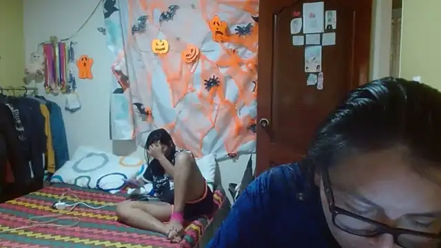 Snapshot of clayre_and_jill chatting on October 28, 2025, 7:13 pm clayre and jill online show from October 28, 2025, 7:13 pm