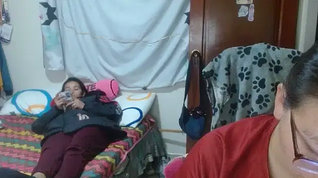 Snapshot of clayre_and_jill chatting on November 7, 2025, 2:16 am clayre and jill online show from November 7, 2025, 2:16 am