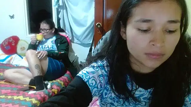 Snapshot of clayre_and_jill chatting on October 13, 2025, 12:23 am clayre and jill online show from October 13, 2025, 12:23 am