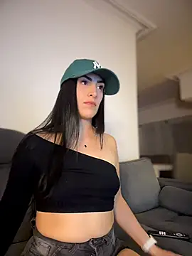 alessandra-a online show from April 4, 2026, 2:40 am