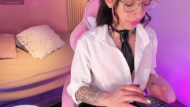 Snapshot of _Victoria____ chatting on December 1, 2025, 8:42 pm Victoria online show from December 1, 2025, 8:42 pm