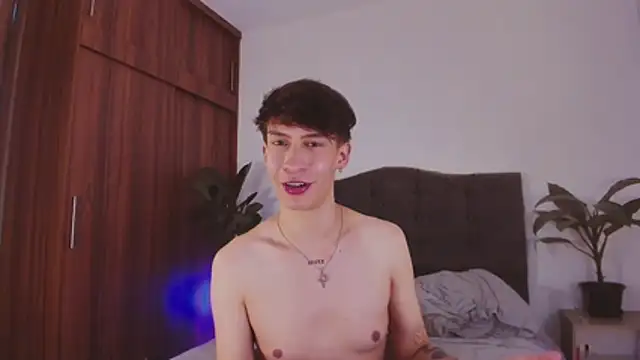 Snapshot of 2gays_1Str8 chatting on January 5, 2025, 4:36 am 2gays 1Str8 online show from January 5, 2025, 4:36 am