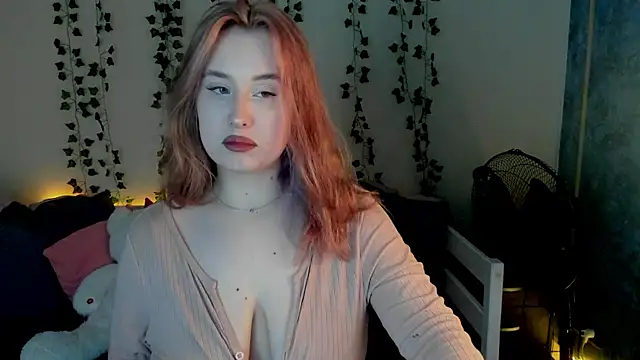 Snapshot of Emily_Gin chatting on January 28, 2025, 5:54 am Emily Gin online show from January 28, 2025, 5:54 am