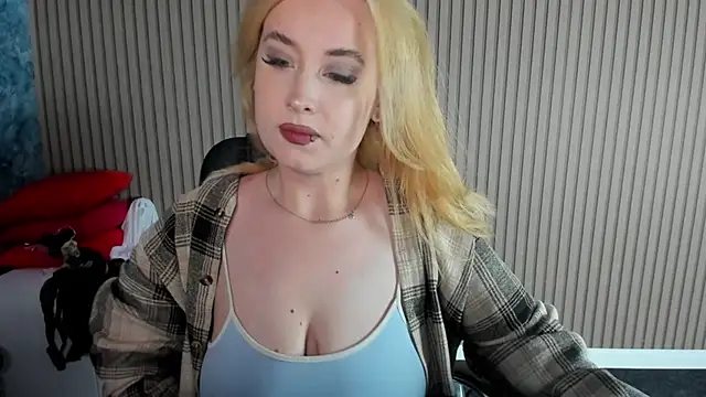 Snapshot of Emily_Gin chatting on October 30, 2025, 10:02 am Emily Gin online show from October 30, 2025, 10:02 am