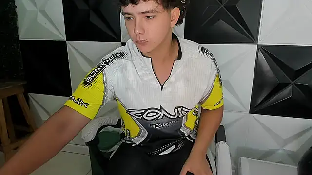 Snapshot of Dani_cumboy chatting on December 1, 2025, 2:18 pm Dani cumboy online show from December 1, 2025, 2:18 pm