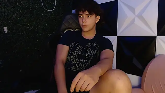 Snapshot of Dani_cumboy chatting on February 19, 2025, 2:44 am Dani cumboy online show from February 19, 2025, 2:44 am