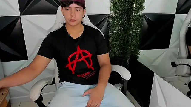 Snapshot of Dani_cumboy chatting on November 17, 2025, 3:27 pm Dani cumboy online show from November 17, 2025, 3:27 pm