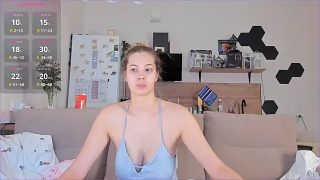 Girl alone home online show from October 31, 2025, 3:36 am