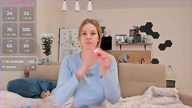 Girl alone home online show from October 3, 2025, 3:46 pm