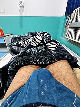 Snapshot of villagb12 chatting on December 16, 2025, 5:17 pm villagb12 online show from December 16, 2025, 5:17 pm