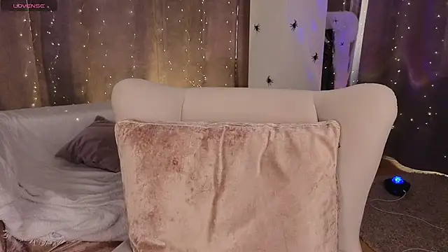 Snapshot of NaokoStifel chatting on October 24, 2025, 2:32 am NaokoStifel online show from October 24, 2025, 2:32 am