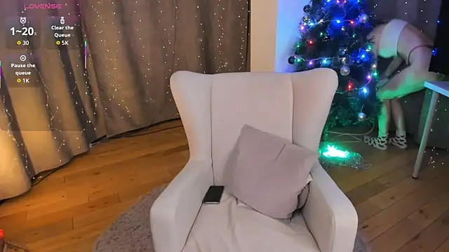 Snapshot of NaokoStifel chatting on November 29, 2025, 1:06 am NaokoStifel online show from November 29, 2025, 1:06 am