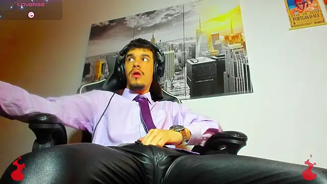 Snapshot of BRAYHAMBROWN chatting on November 17, 2025, 10:14 pm BRAYHAMBROWN online show from November 17, 2025, 10:14 pm