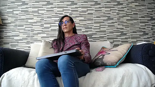 Snapshot of VioletaGomezCo chatting on November 18, 2025, 8:56 pm VioletaGomezCo online show from November 18, 2025, 8:56 pm