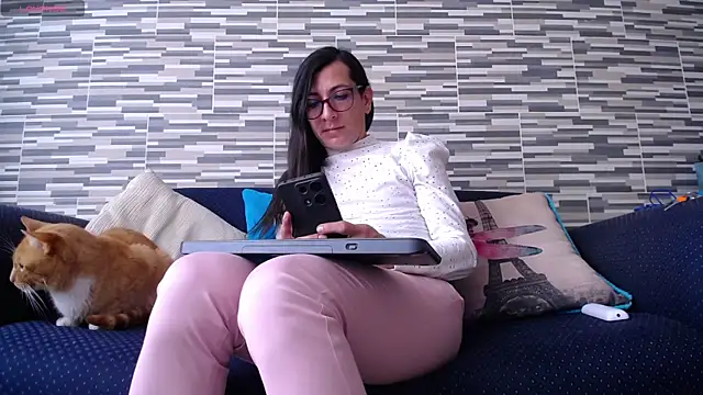 Snapshot of VioletaGomezCo chatting on November 26, 2025, 3:01 pm VioletaGomezCo online show from November 26, 2025, 3:01 pm