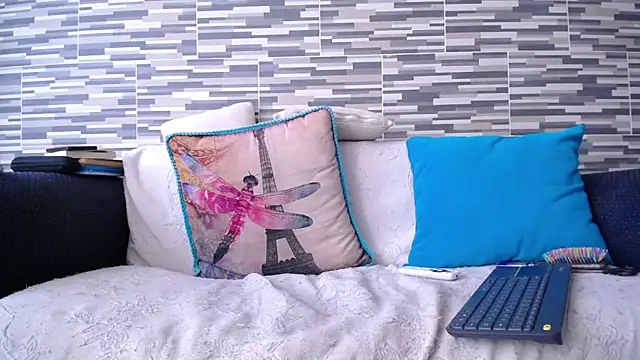 Snapshot of VioletaGomezCo chatting on October 28, 2025, 9:58 pm VioletaGomezCo online show from October 28, 2025, 9:58 pm