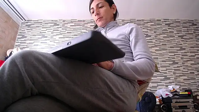 Snapshot of VioletaGomezCo chatting on February 18, 2026, 1:51 pm VioletaGomezCo online show from February 18, 2026, 1:51 pm
