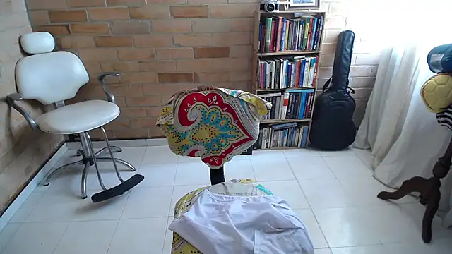 Snapshot of VioletaGomezCo chatting on October 25, 2025, 1:12 pm VioletaGomezCo online show from October 25, 2025, 1:12 pm