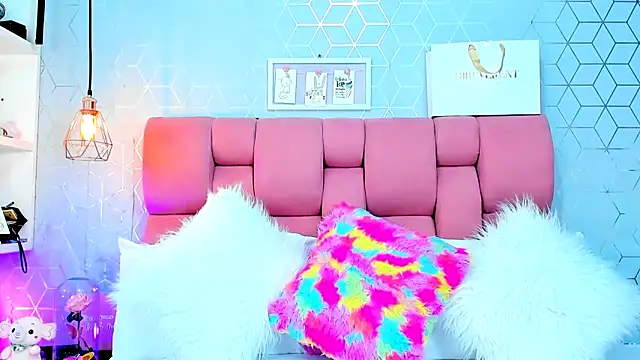 Snapshot of Zoebraham chatting on December 17, 2025, 9:20 pm Zoebraham online show from December 17, 2025, 9:20 pm