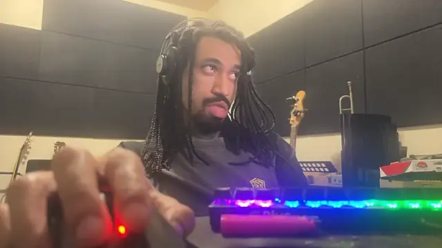 hotcamboy420 online show from November 20, 2025, 6:36 am