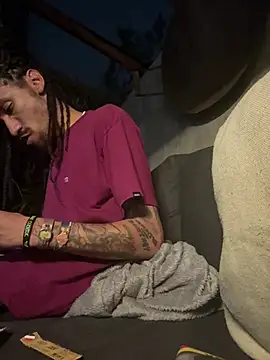 Snapshot of hotcamboy420 chatting on December 27, 2024, 5:52 am hotcamboy420 online show from December 27, 2024, 5:52 am