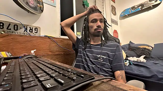 Snapshot of hotcamboy420 chatting on February 11, 2025, 4:11 am hotcamboy420 online show from February 11, 2025, 4:11 am