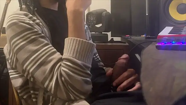 hotcamboy420 online show from November 7, 2025, 3:44 am