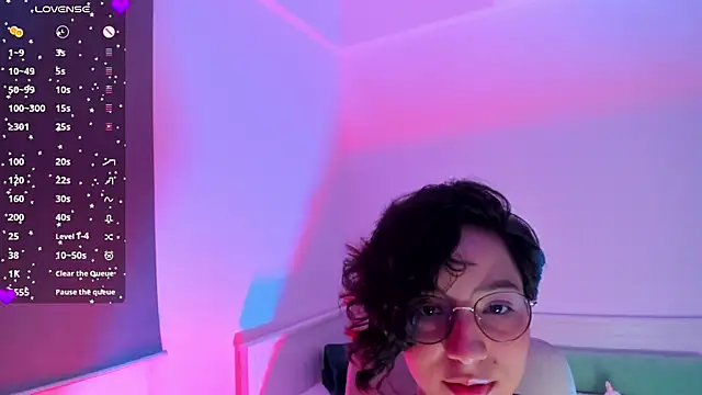 Snapshot of laura-hills18 chatting on November 29, 2025, 11:05 pm laura-hills18 online show from November 29, 2025, 11:05 pm