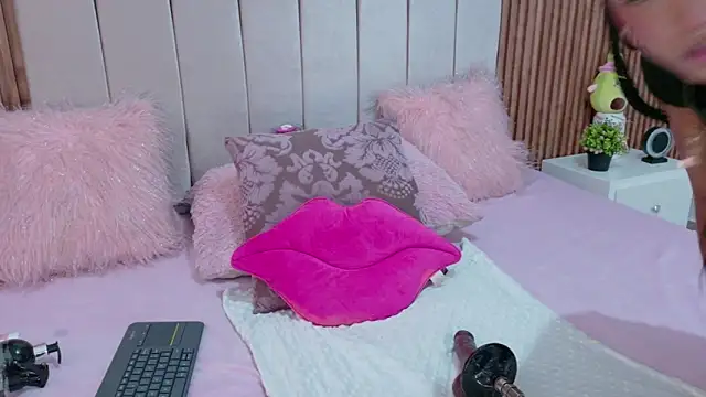 Snapshot of cristal_subin69 chatting on November 16, 2025, 12:54 pm cristal subin69 online show from November 16, 2025, 12:54 pm