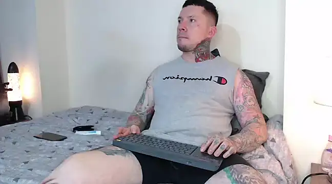 Snapshot of Adam_tatto chatting on February 16, 2025, 10:22 pm Adam tatto online show from February 16, 2025, 10:22 pm