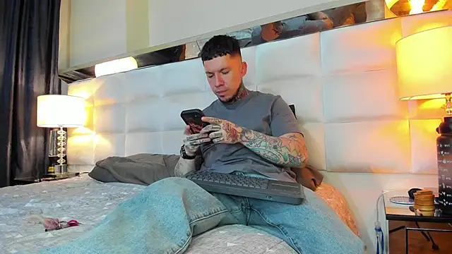 Snapshot of Adam_tatto chatting on October 5, 2025, 3:52 am Adam tatto online show from October 5, 2025, 3:52 am